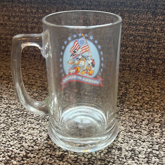 Vintage Disney “America On Parade” Glass Stein - great condition - Picture 2 of 3